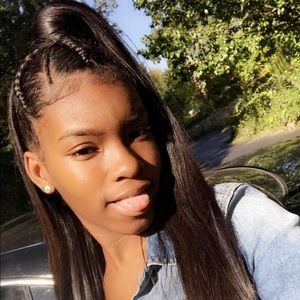 A Little $elfie 4 Ur 🌞day